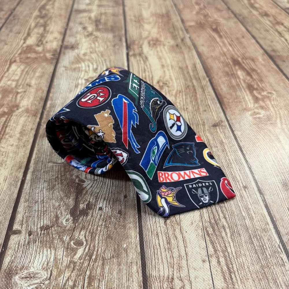 Surrey NFL Team Logos Necktie Mens One Size Black Vintage 1994 All Over Print